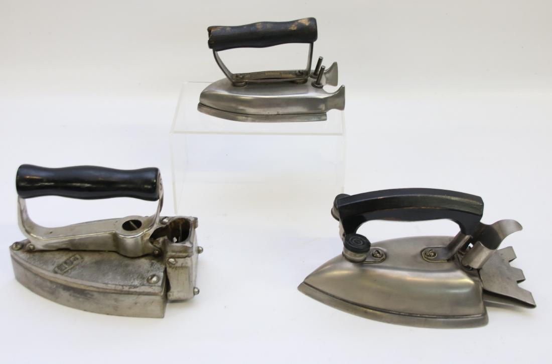 GROUP LOT OF ELECTRIC IRONS (1 of 3)