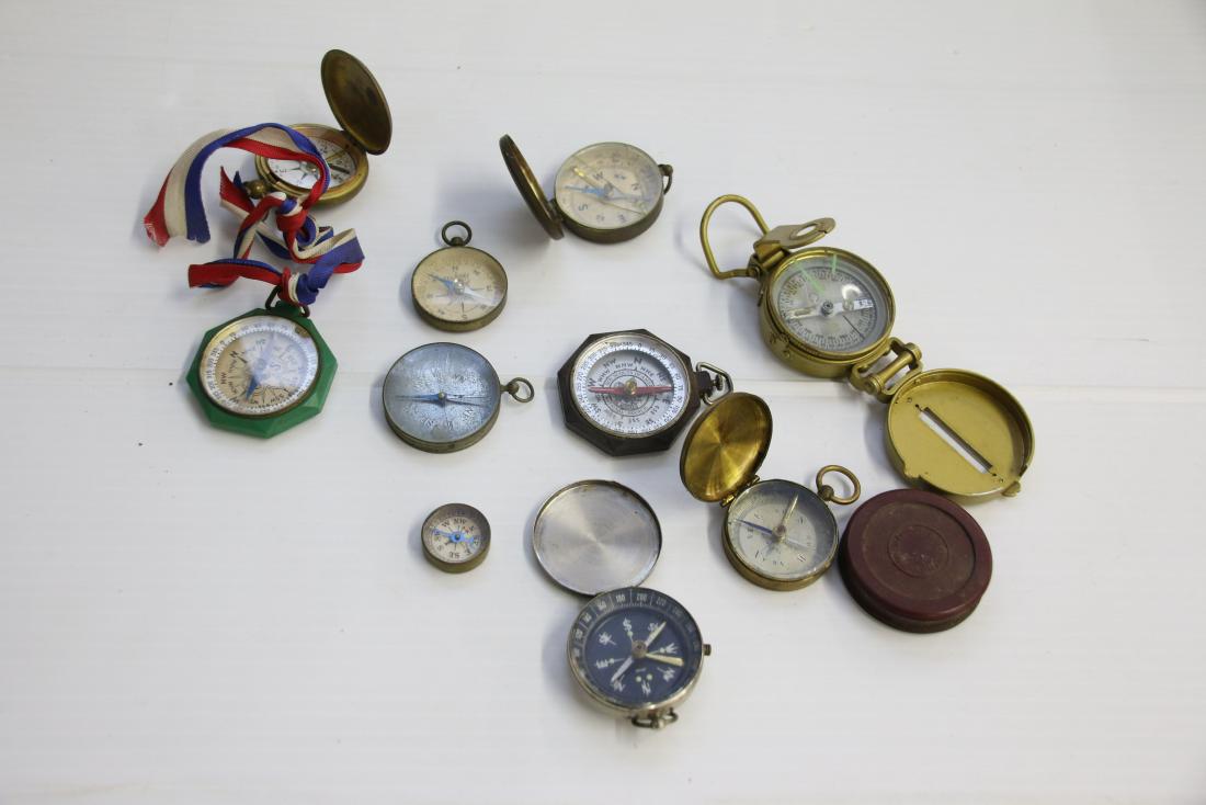 GROUP LOT OF VINTAGE COMPASSES (1 of 1)
