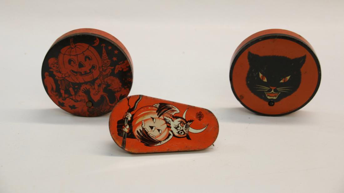 GROUP LOT OF HALLOWEEN NOISEMAKERS (1 of 2)