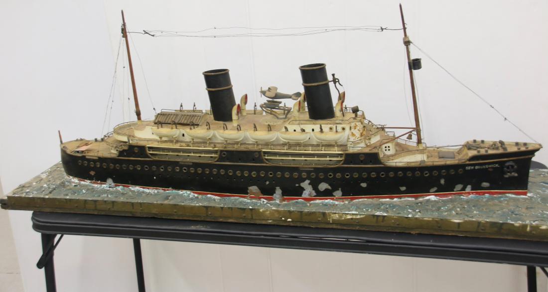 MODEL STEAM SHIP (1 of 6)
