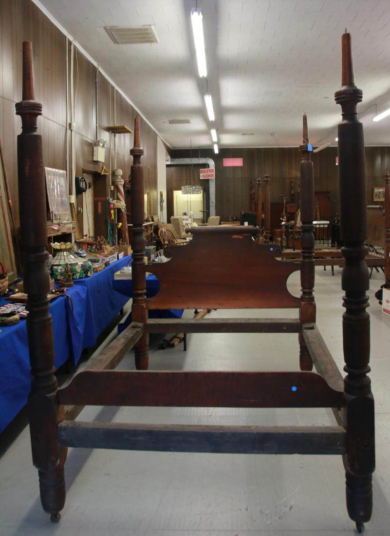 ANTIQUE 4 POSTER BED (1 of 2)