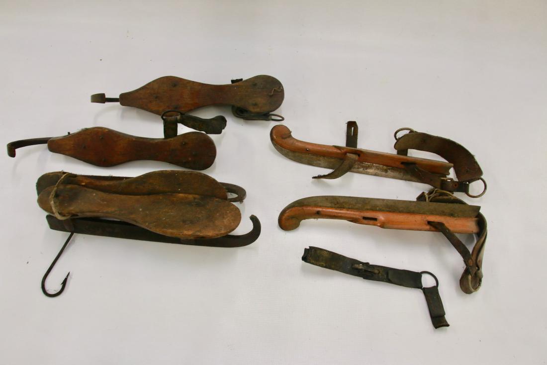 LOT OF VINTAGE ICE SKATES (1 of 1)