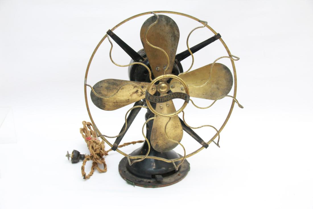 VINTAGE TABLE FAN (1 of 3)