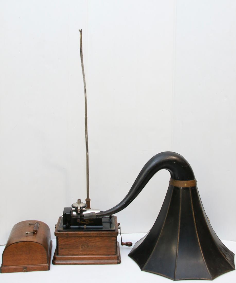 EDISON "FIRESIDE" PHONOGRAPH: OAK CASE AND COVER - MODEL B - PAT'D 1905 - #114250 - WITH CRANK AND TIN HORN Dimensions: 12" X 9" X 8 1/2"