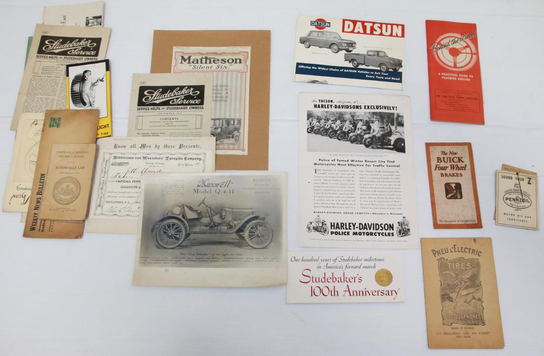 GROUP LOT OF AUTOMOBILE PAPER GOODS (1 of 4)