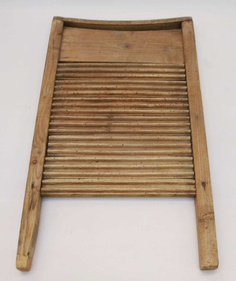 ANTIQUE WOODEN WASHBOARD (1 of 3)