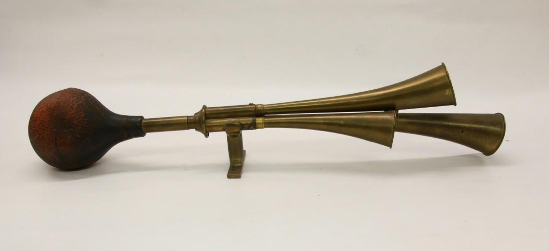 ANTIQUE CAR HORN (1 of 4)