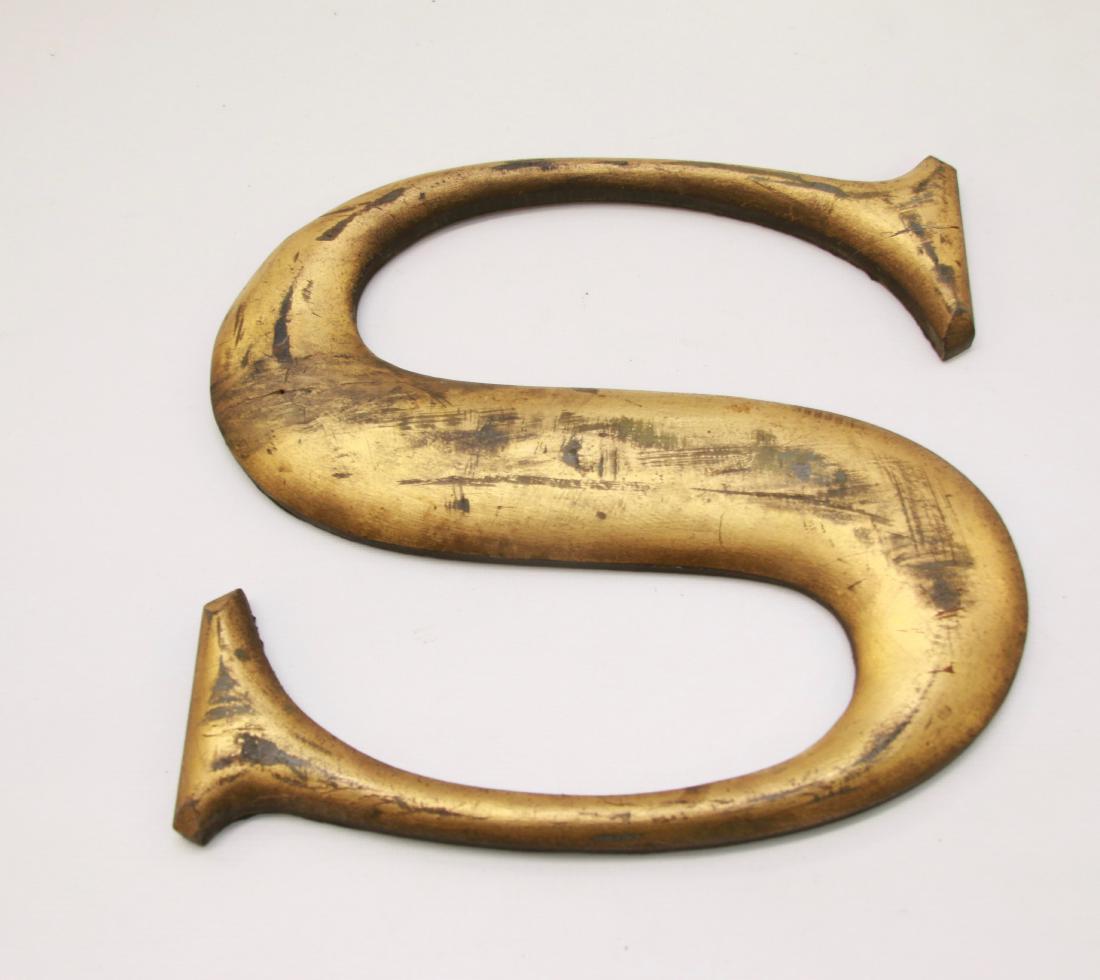 VINTAGE WOODEN LETTER (1 of 2)