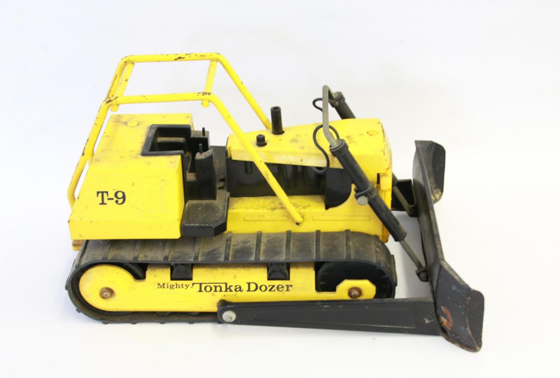 TONKA BULLDOZER: THE MIGHTY" TONKA DOZER MODEL T-9, PRESSED STEEL WITH RUBBER TREADS - ORIGINAL PAINT , 17" X 8" X 10