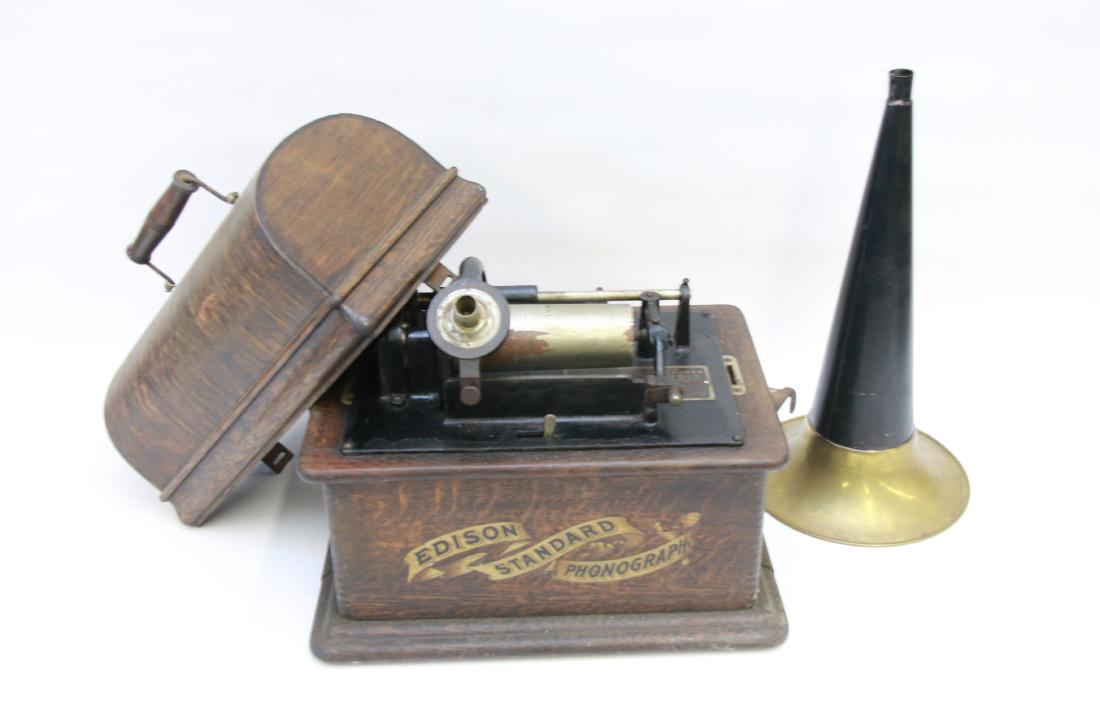 EDISON STANDARD PHONOGRAPH: CYLINDER RECORD PLAYER WITH HORN - OAK CASE - SERIAL # 3282917 - 1903 MOST RECENT PATENT , 9 1/2" X 13" X 10"
