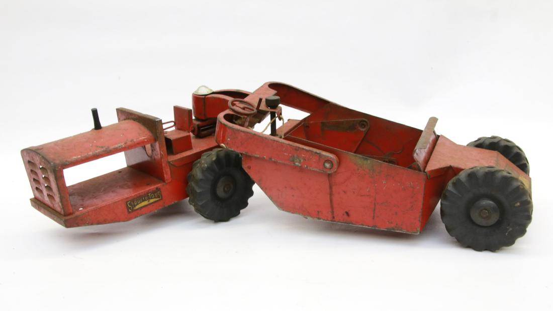 STRUCTO TOYS TRACTOR WITH SPREADER: ORIGINAL PAINTED PRESSED STEEL WITH RUBBER TIRES , 22" L