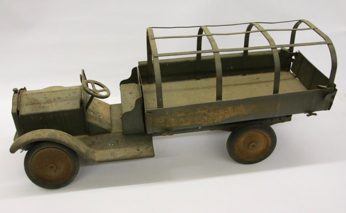 ANTIQUE U.S. ARMY TRUCK: PRESSED STEEL WITH ORIGINAL PAINT - BUDDY L , 26" L