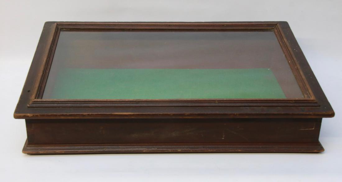 SMALL LIFT TOP DISPLAY CASE May 05, 2019 Hartzell's Auction Gallery