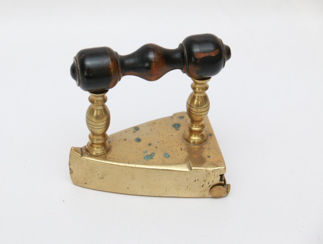 BRASS SLUG IRON: WOODEN HANDLE WITH UNUSUAL RAISED BRASS NOSE . 3 1/2"