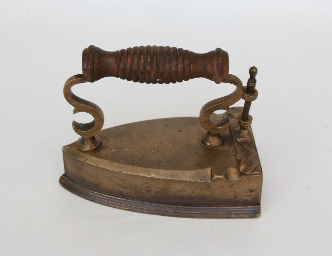 BRASS SLUG IRON: GUILLOTINE GATE - "S" TYPE POSTS - EXTENDED SOLE - FILE WORK DECORATION . 7 1/4" X 6"