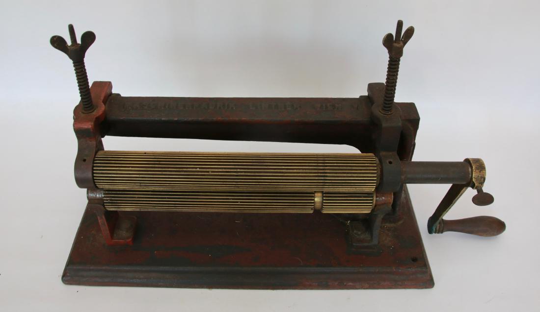 COMMERCIAL MACHINE FLUTING IRON: COMMERCIAL MACHINE FLUTING IRON . 12" ROLLERS