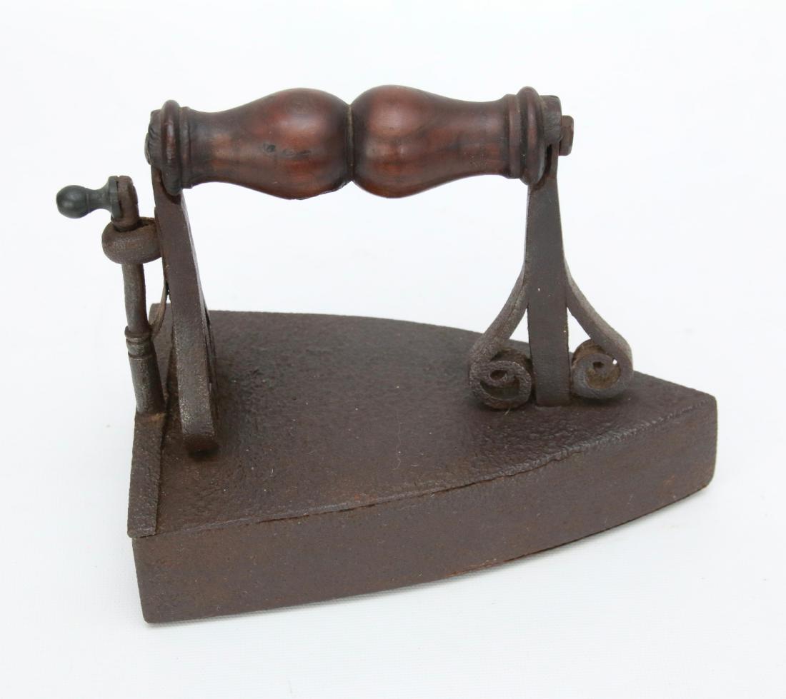 EARLY SLUG IRON: WITH LIFT GATE, ELABORATE REVERSE HEART POSTS - CIRCA LATE 1790'S . 8 1/2" X 7"
