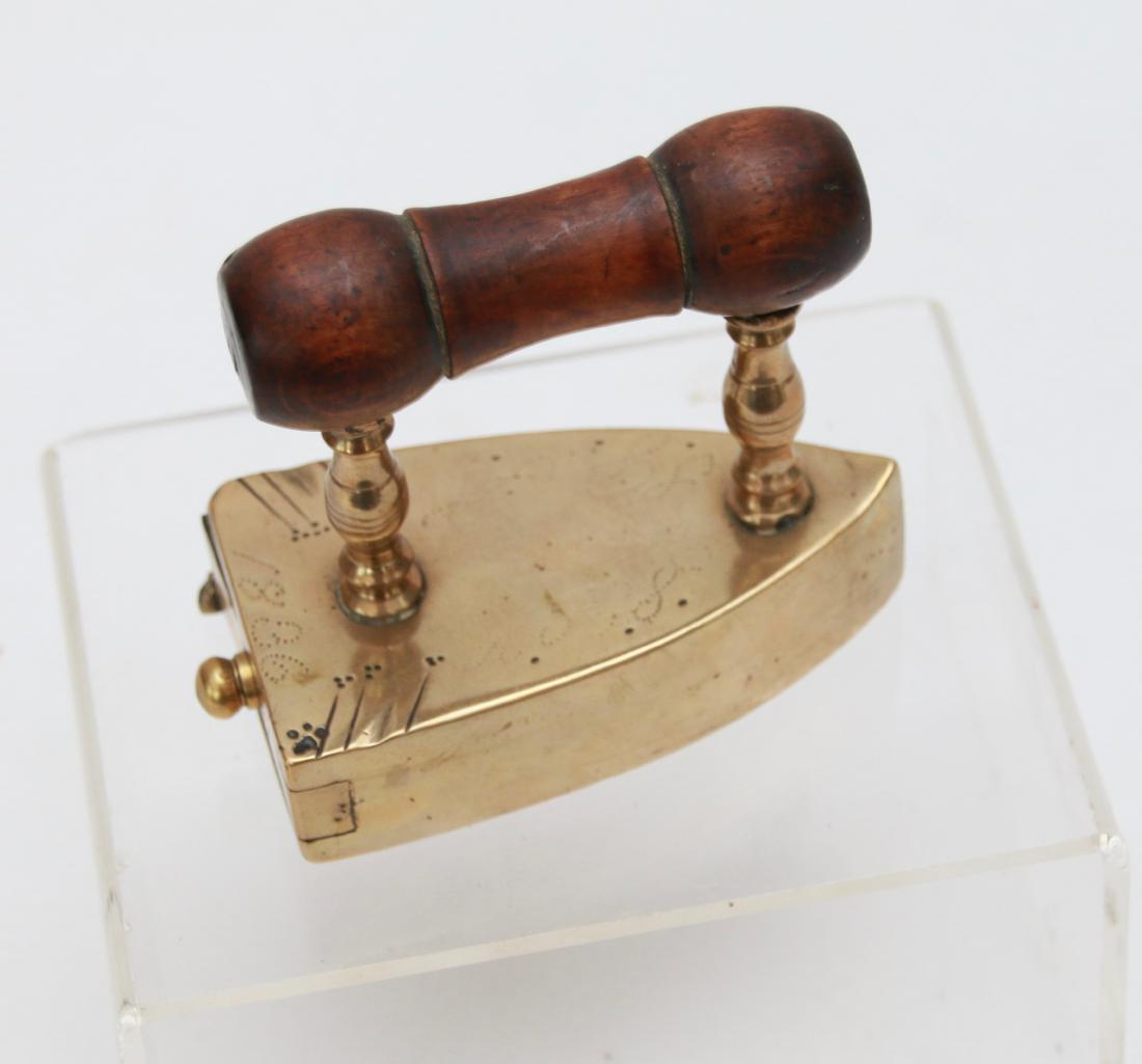 BRASS SLUG IRON: SMALL SIZE - DATED 1886 - SWING GATE - DECORATIVE ENGRAVING . 3 1/2"