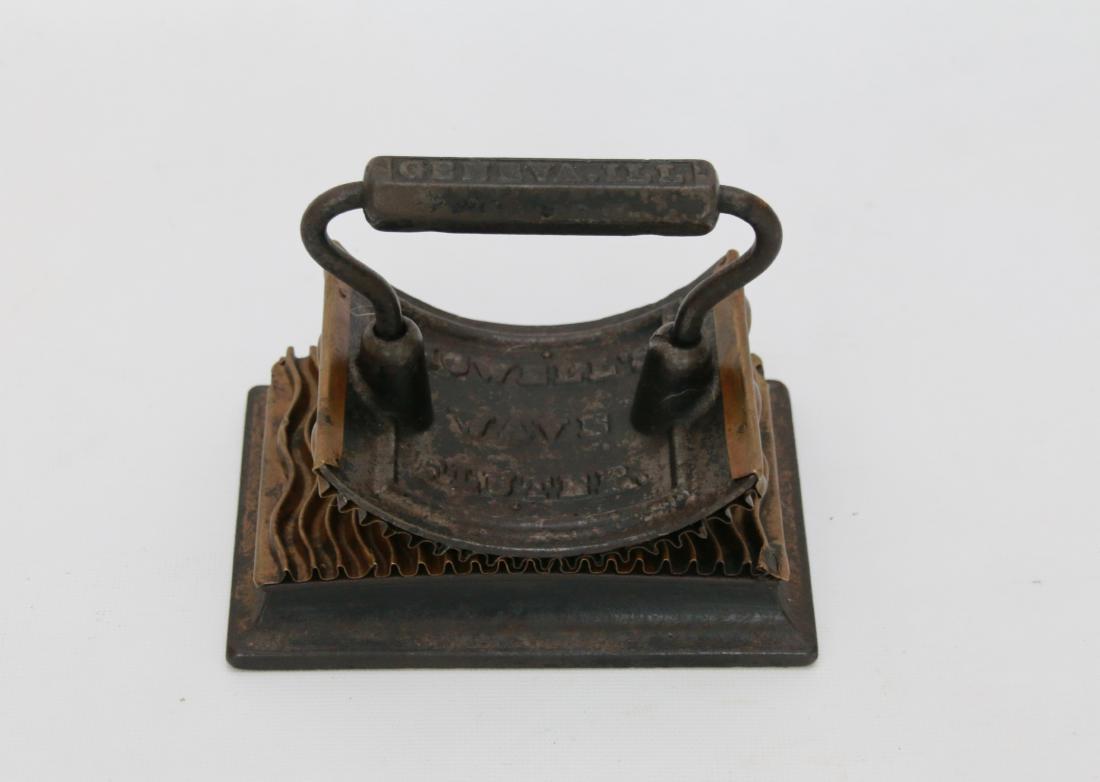 FLUTING IRON: THE HOWELLS WAVE FLUTER" - GENEVA, ILL.. 5 1/2
