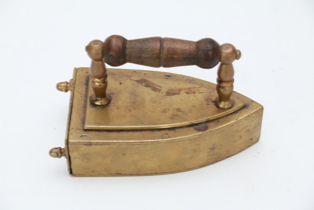 BRASS SLUG IRON: LIFT UP GATE - TURNED POSTS - TOP SURFACE HAS APPLIED PLATE . 6"