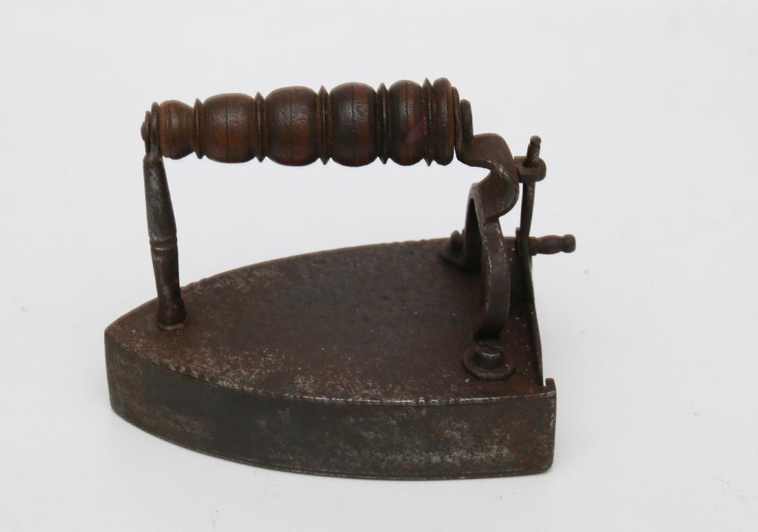 STIRRUP SLUG IRON: WITH LIFT UP GATE - VERY EARLY . 6 1/2"