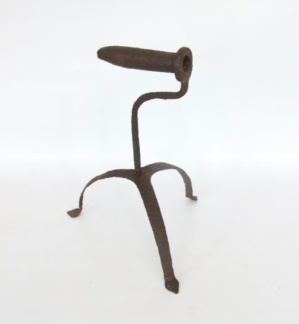 HAND WROUGHT GOFFERING IRON: SPIDER FEET - HAND ROLLED BARREL - CIRCA LATE 1700'S . 4 1/2" BARREL - 12" H