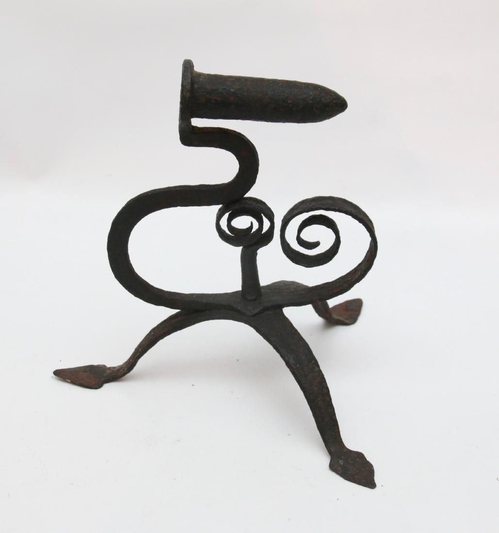 GOFFERING IRON: DOUBLE MONEY TAIL - EARLY BLACKSMITH MADE - ARROW POINTED TRIPOD BASE . 4" BARREL - 9"