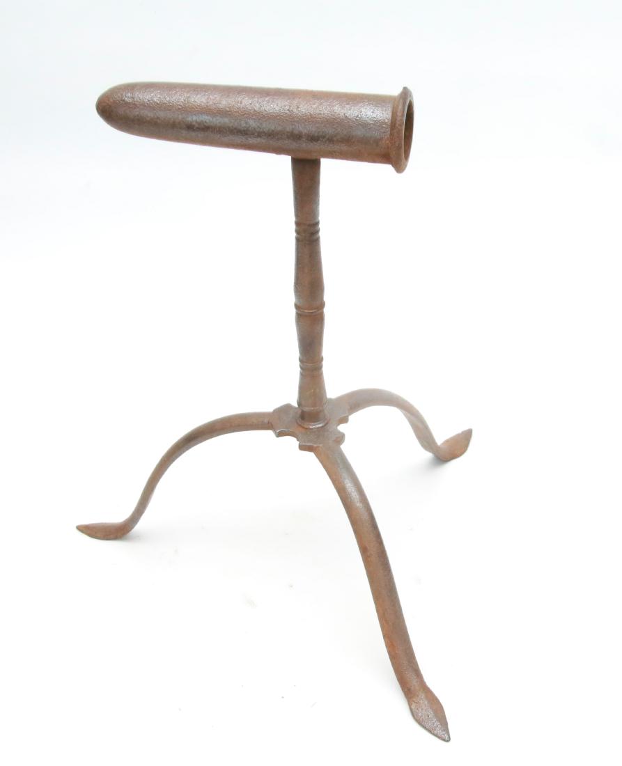 SINGLE BARREL GOFFERING IRON: BLACKSMITH MADE WITH TRIPOD BASE AND SPADE FEET . 5" BARREL