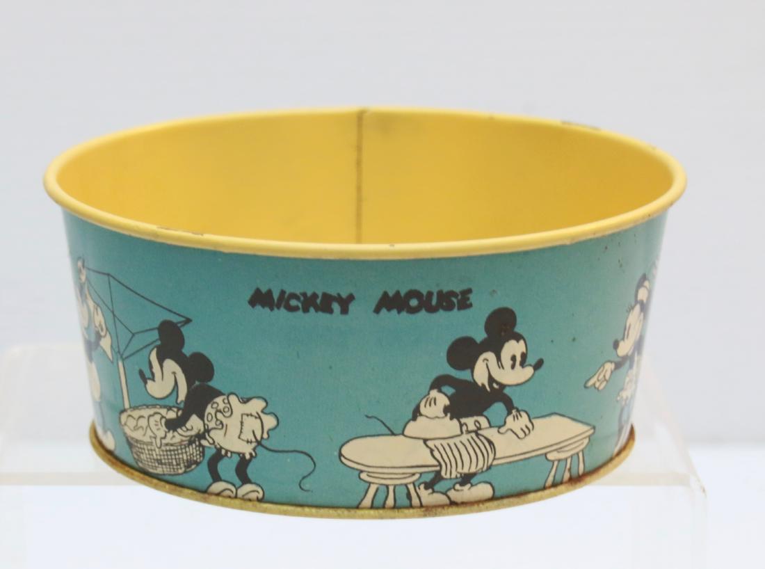 TIN LITHO MICKEY MOUSE WASH TUB: DEPICTING - MINNIE AND MICKEY DOING LAUNDRY Size:5 1/2" D X 2 1/4" H