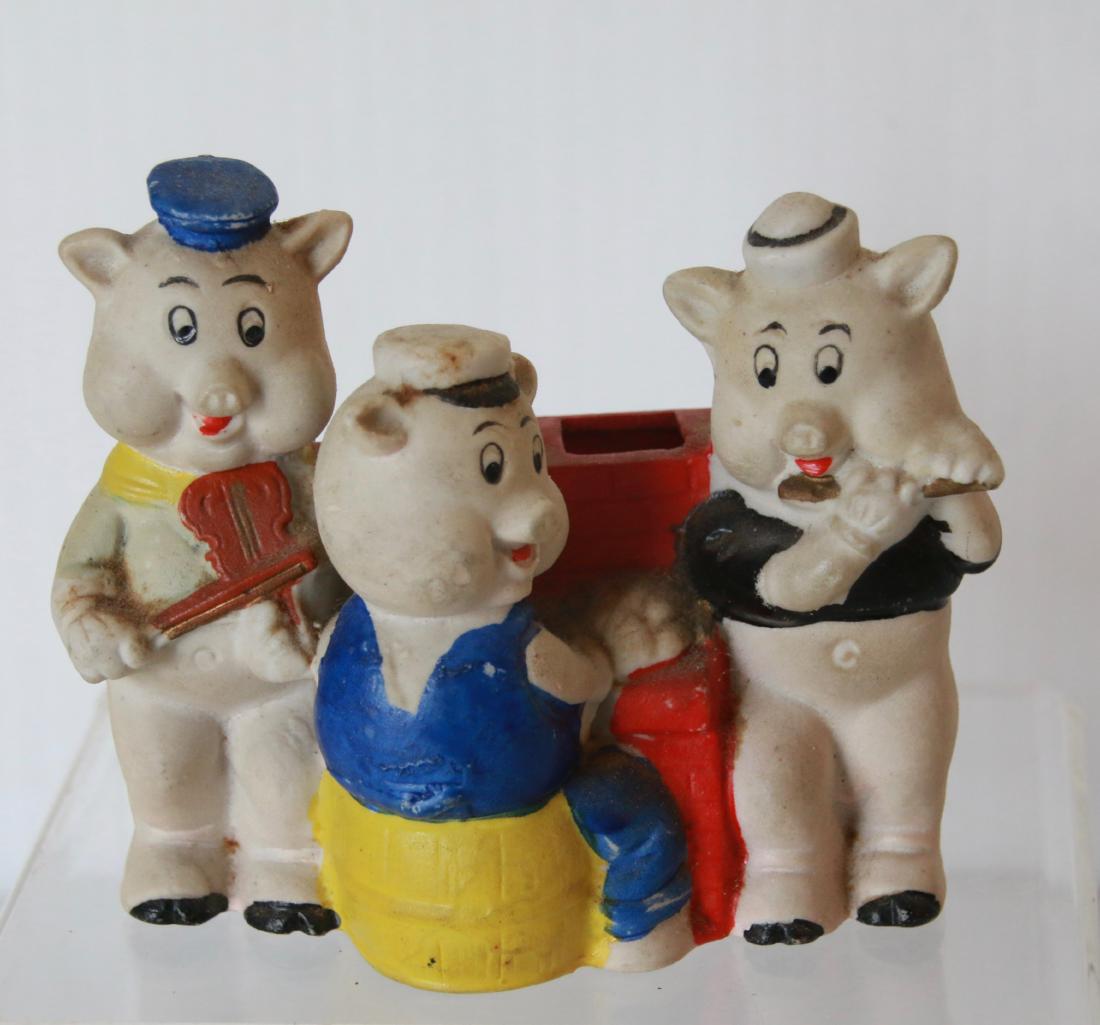 THREE LITTLE PIGS TOOTHBRUSH HOLDER: MADE IN JAPAN - WALT DISNEY - BUILDING RED CHIMNEY Size:4 1/2 X 3 1/2"