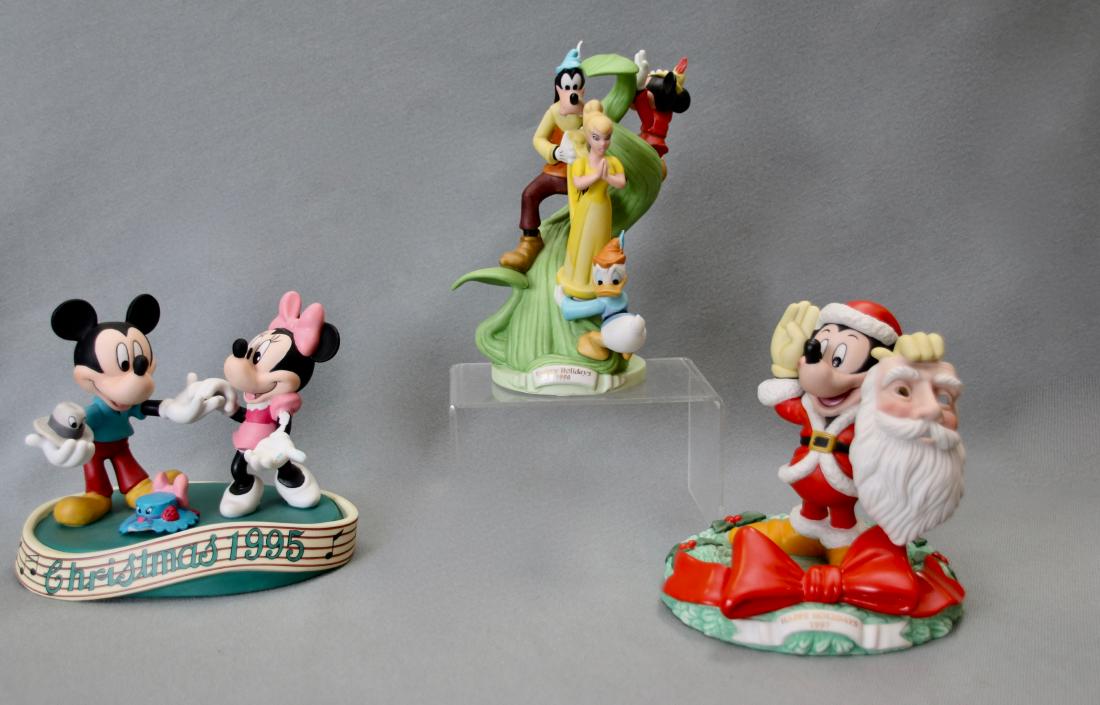 LOT OF WALT DISNEY CHRISTMAS FIGURES: 1995, 1996, AND 1997 - DISNEY - MADE IN MALAYSIA AND THAILAND Size:6" - 7 1/2" - 6" H