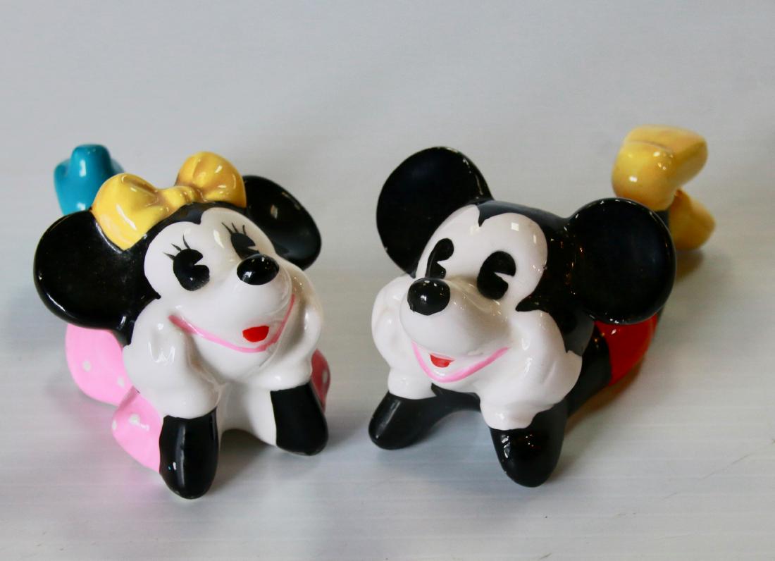 MICKEY AND MINNIE MOUSE CERAMIC FIGURINES: MICKEY AND MINNIE RECLINING - WALT DISNEY PRODUCTIONS, JAPAN Size:4" L