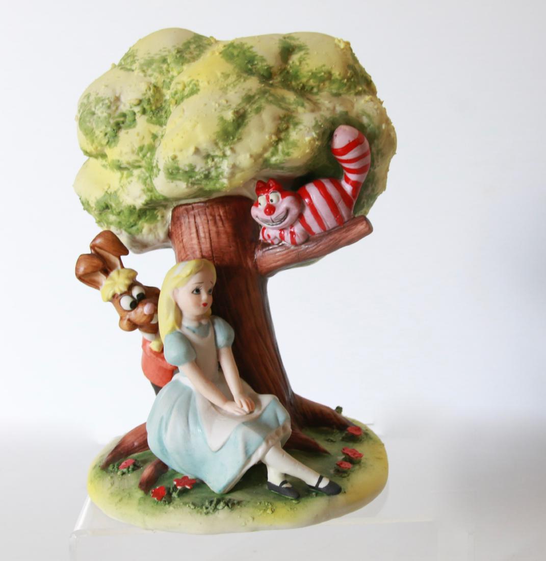 WALT DISNEY PRODUCTIONS BISQUE FIGURE: ALICE IN WONDERLAND - HAND PAINTED, MADE IN JAPAN Size:5" X 7 1/2"