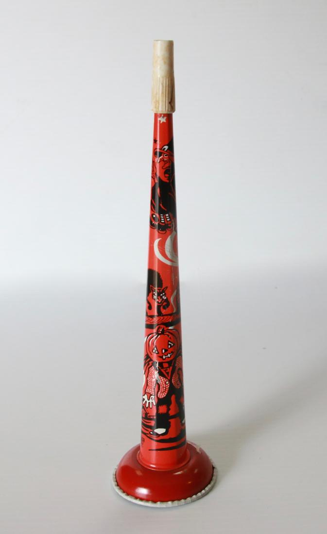 TIN LITHO HORN NOISE MAKER: VINTAGE HALLOWEEN - U.S. METAL TOY CO. Size:10 1/4" L