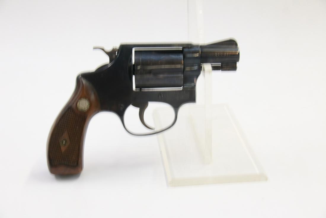 SMITH AND WESSON MODEL 36: .38 SPECIAL REVOLVER - SER# 468986 - SNUB NOSE - 2" BARREL - IN BOX