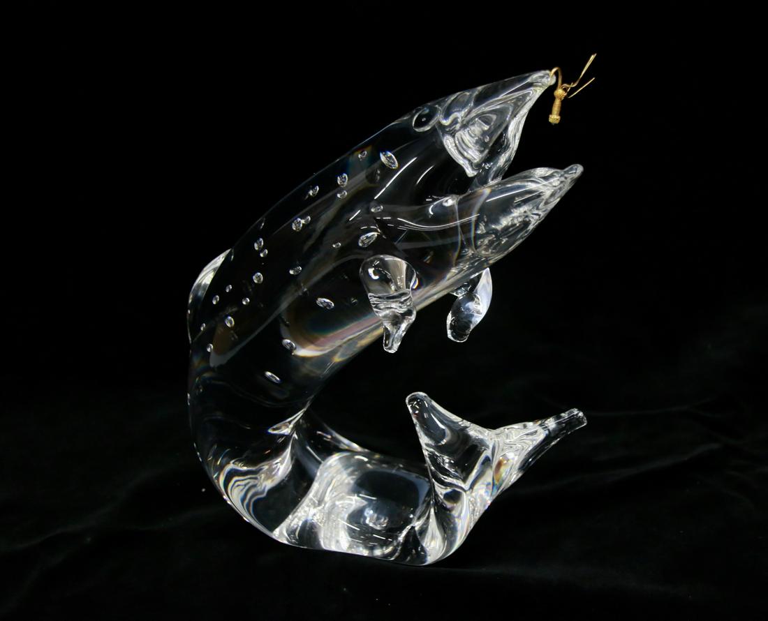 STEUBEN GLASS TROUT FISH AND FLY: DESIGNED BY JAMES HOUSTON AND SIGNED STEUBEN ON BOTTOM. GOLD FLY IS MARKED 18KT