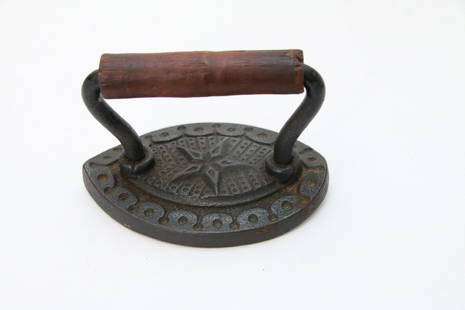 OVAL SAD IRON: SMALL SIZE WITH STAR DESIGN - WOOD HANDLE Size: 3 1/2"