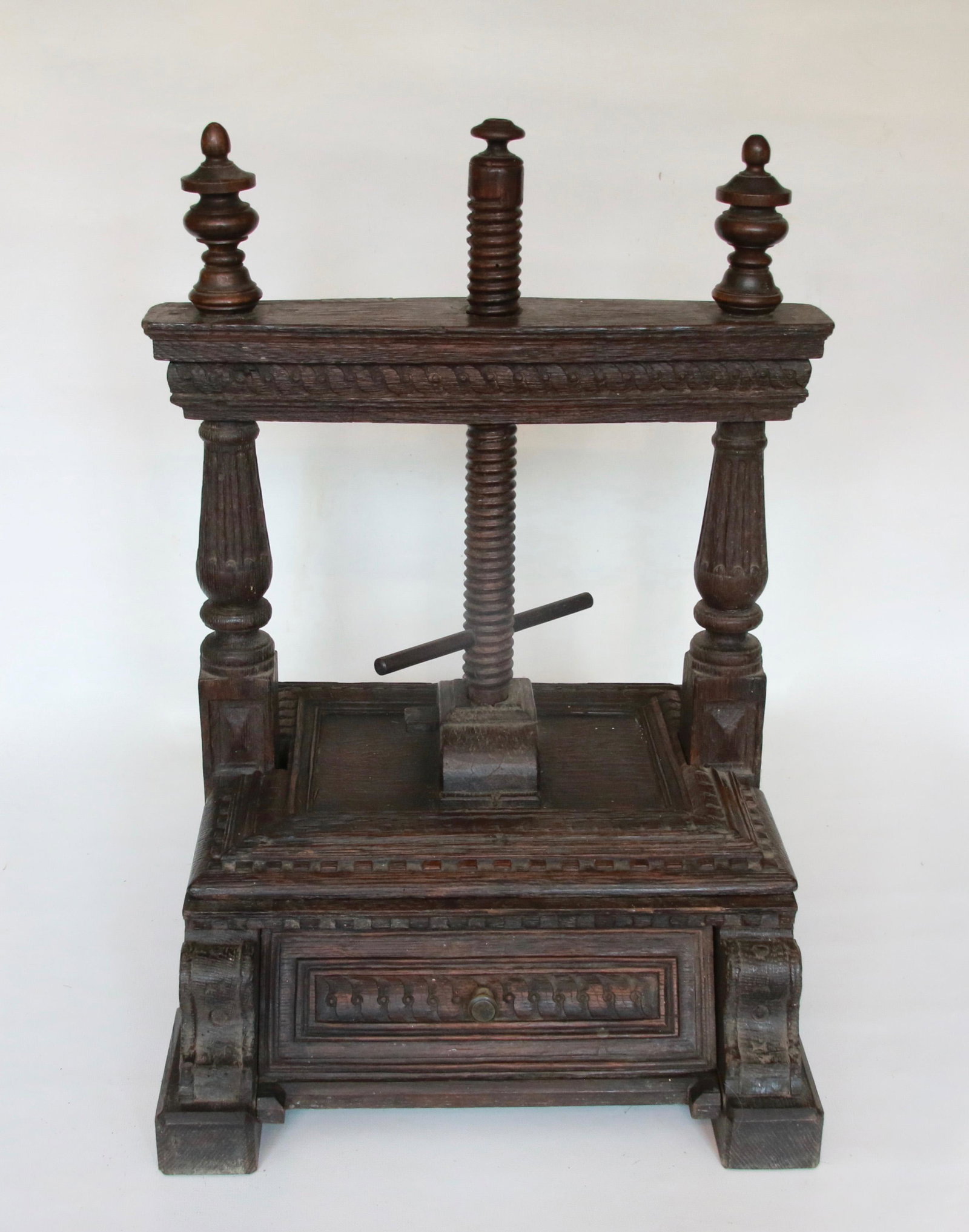 OAK SMALL SIZE LINEN PRESS: WITH DECORATED POSTS AND FINIALS - SINGLE DRAWER - DECORATED TOP SURFACE - EARLY 1800'S Size: 20" H X 13 1/2" X 16"
