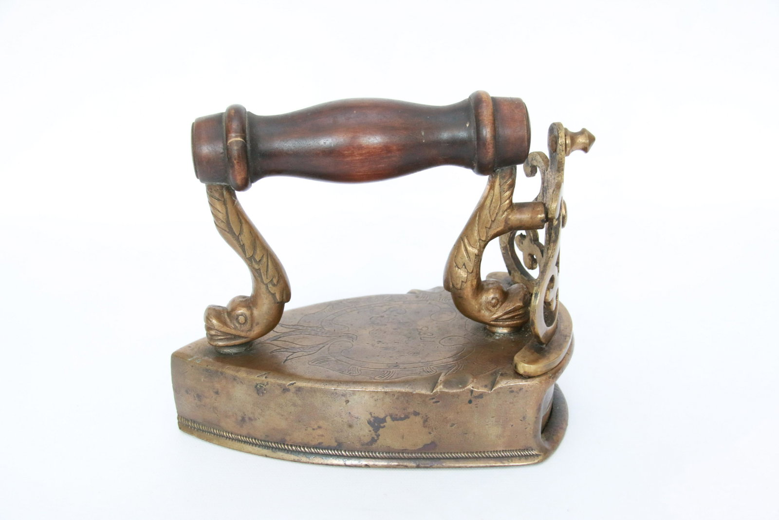 18TH CENTURY BRASS SLUG IRON: DATED 1783 WITH DOLPHIN POSTS, ELEVATED GATE, EXTENDED SOLE PLATE, AND ENGRAVED TOP - FINE EXAMPLE Size: 7"