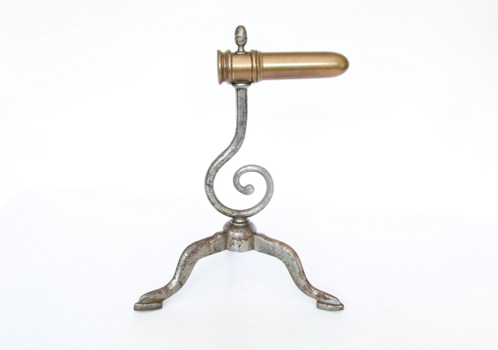 GOFFERING IRON: SINGLE GOFFERING IRON WITH BRASS TRIM - MONKEY TAIL - KNOB ACORN FINALE - TRIPOD FEET Size: 5"