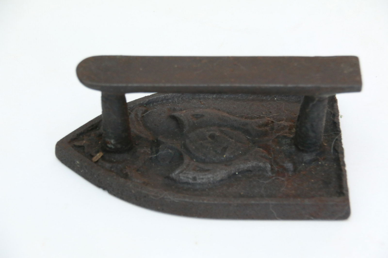 EARLY FLAT IRON: #3 WITH EMBOSSED TOP Size: 6 1/2"