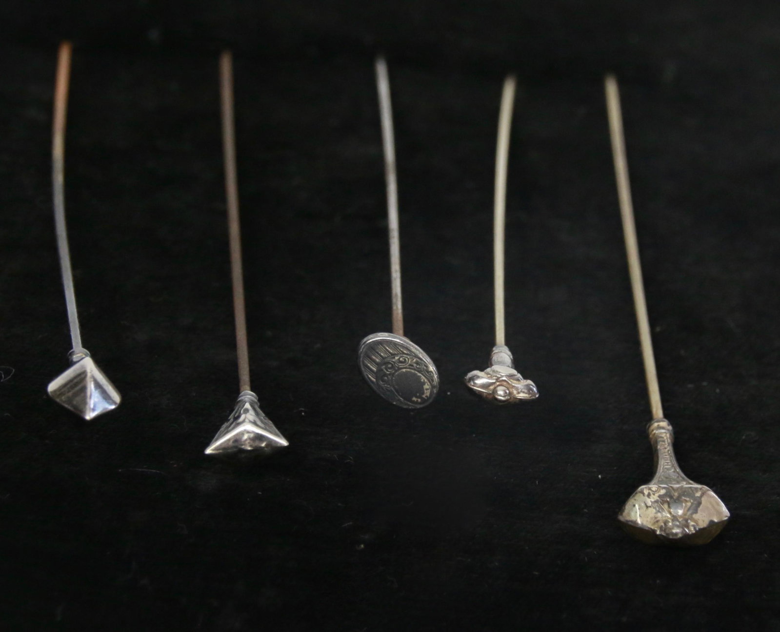 ANTIQUE HATPIN LOT: EARLY HATPIN LOT OF (5) INCLUDING - ART NOUVEAU AND EDWARDIAN STERLING SILVER TOP PINS Size: 6.75" TO 9"