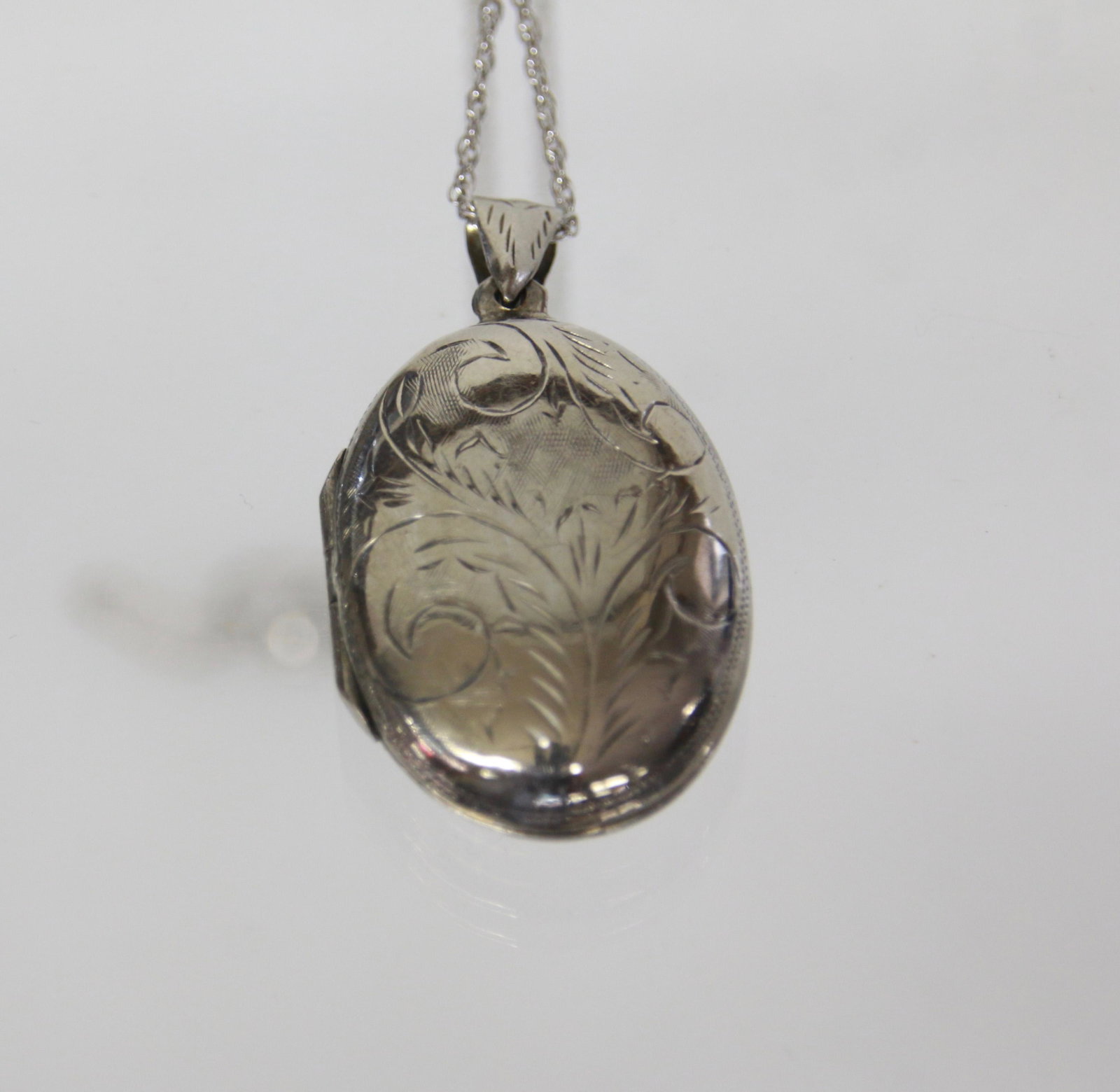 STERLING LOCKET: ENGRAVED LOCKET AND CHAIN 17.5" - 1" X 2"