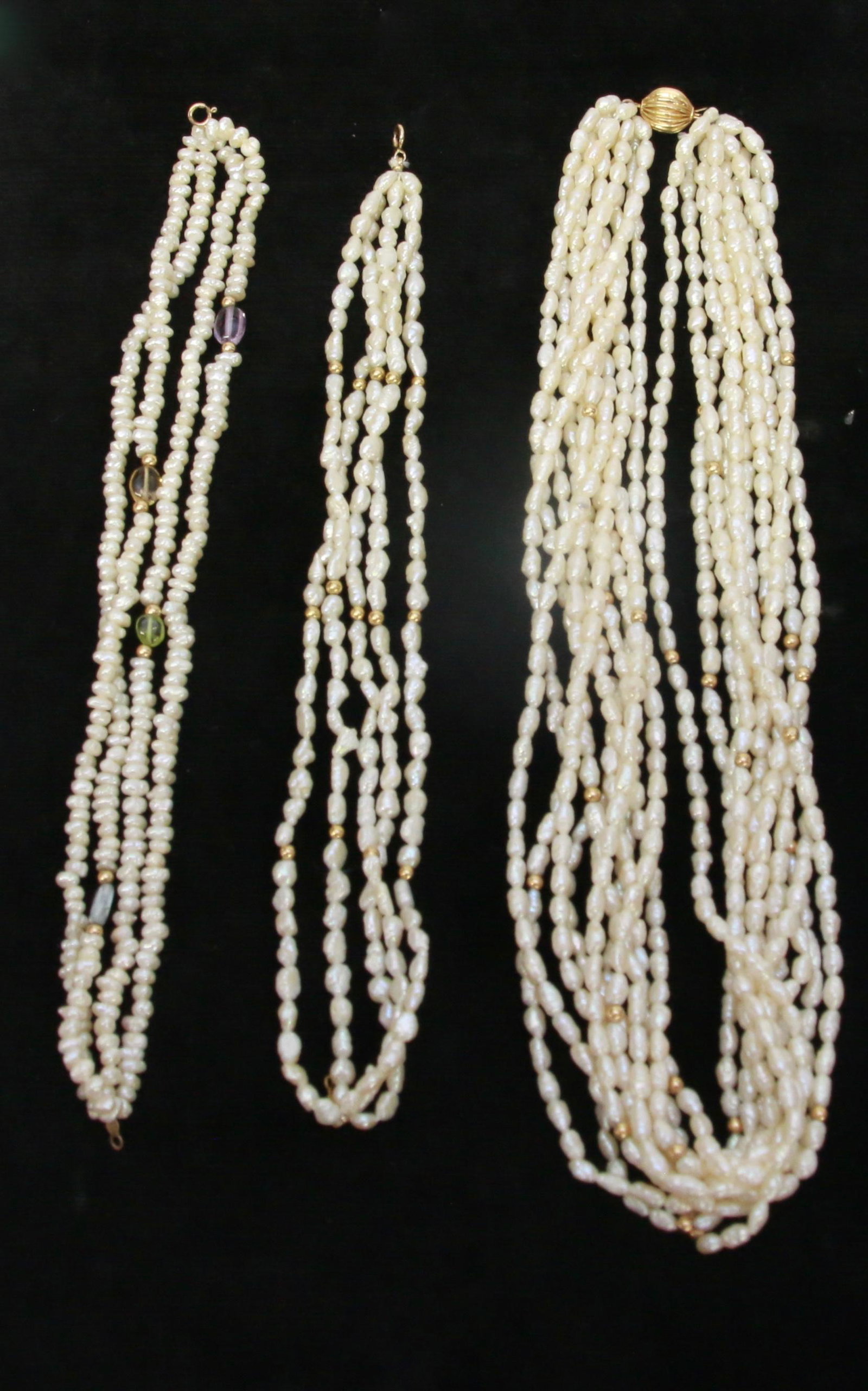 FRESHWATER PEARL LOT: 2 BRACELETS 14K CATCH - BEAD NECKLACE WITH 14K CATCH 17"