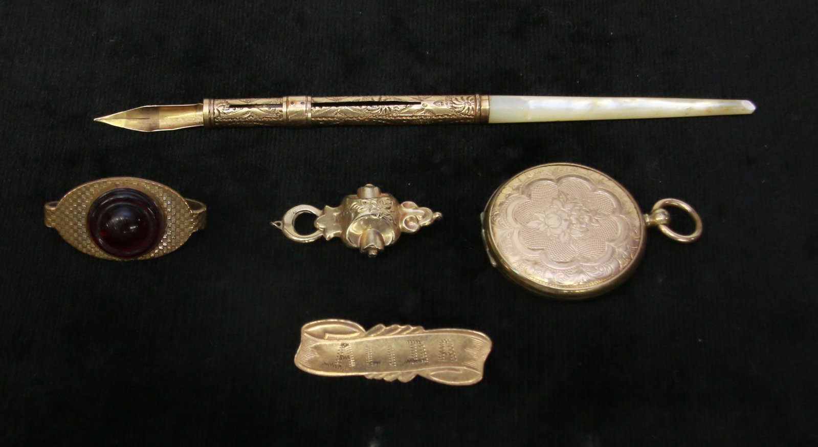 VICTORIAN LOT: CHATELAINE CLIP - DAGUERREOTYPE CASE - DIP PEN - SINGLE DROP EARRING - PIN