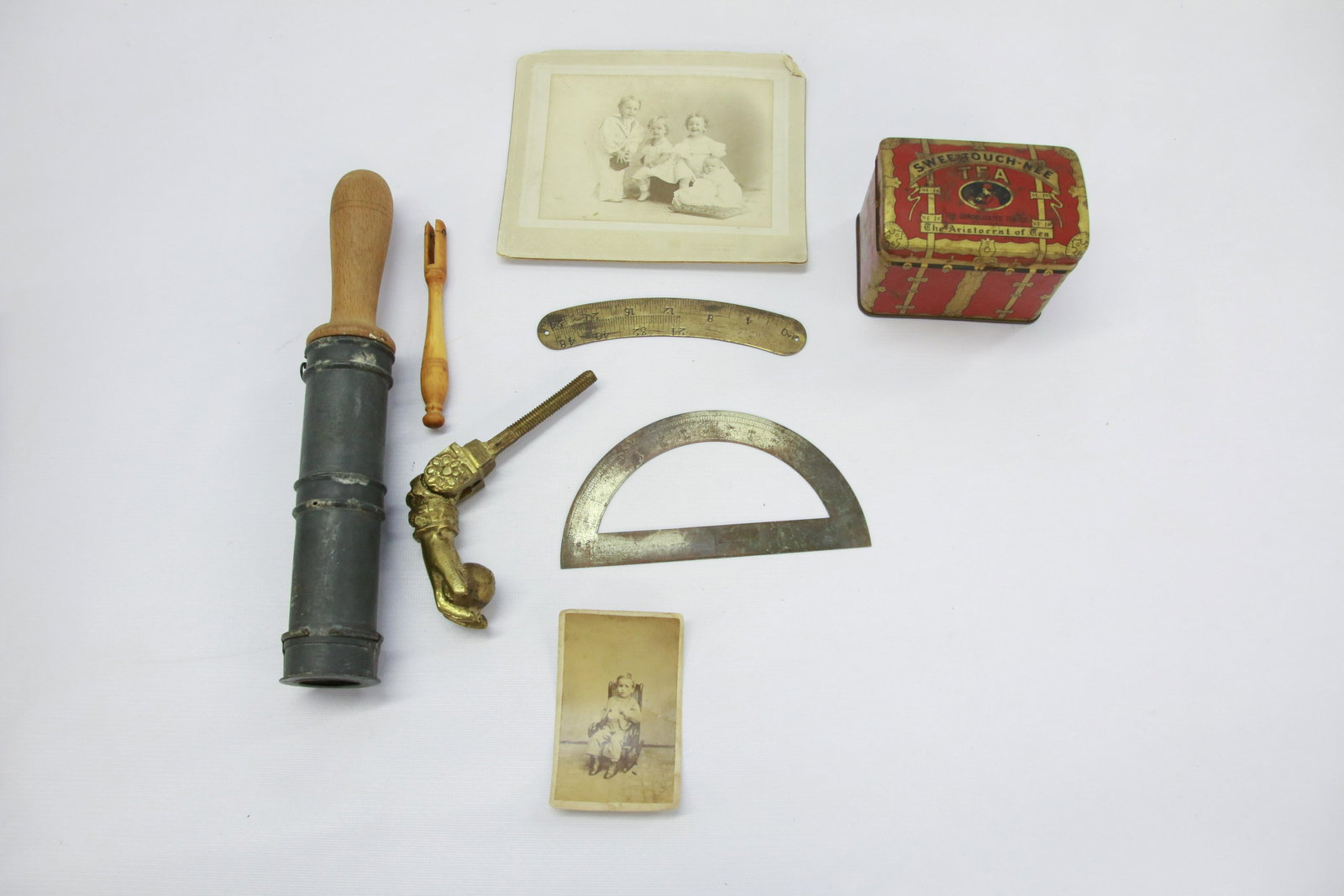 GROUP LOT OF COUNTRY SMALLS: INCLUDING: TOBACCO TIN, BRASS DOOR KNOCKER, EARLY PHOTOS AND MORE