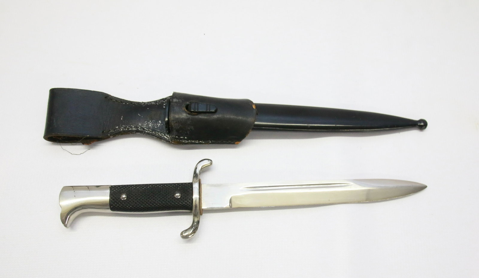 GERMAN BAYONET: WITH SHEATH - UNMARKED Size: 8" BLADE - 13" TOTAL LENGTH
