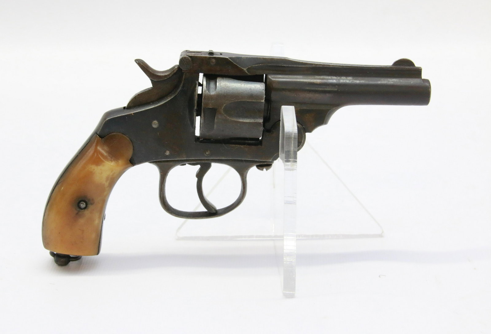 SPANISH COPY OF SMITH AND WESSON REVOLVER: .32 S&W CAL - BARREL STAMPED "EUSKARO REVOLVER" - NO VISIBLE NUMBERS Size: 2 3/4" BARREL Important Info.: ANTIQUE FIREARMS NO REGISTRATION REQUIRED