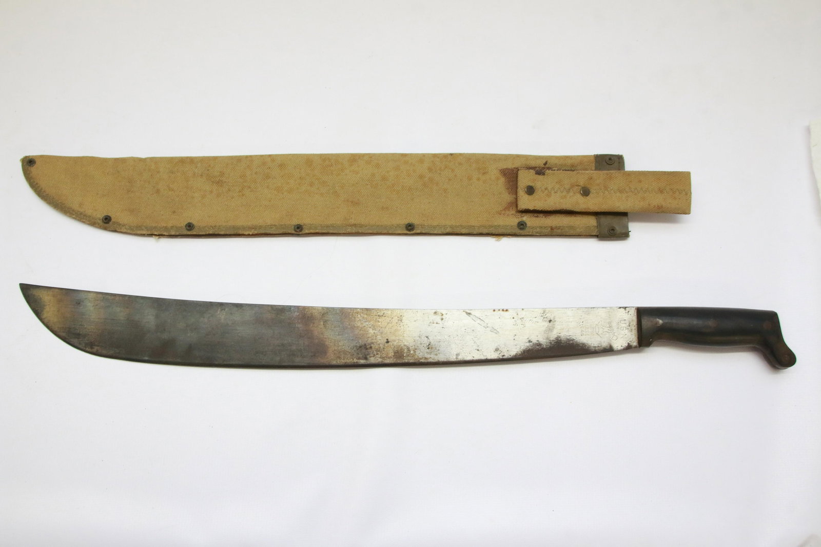 COLLINS U.S. NAVY WWII MACHETE: BLADE AND SHEATH MARKED "U.S.N" - 1945