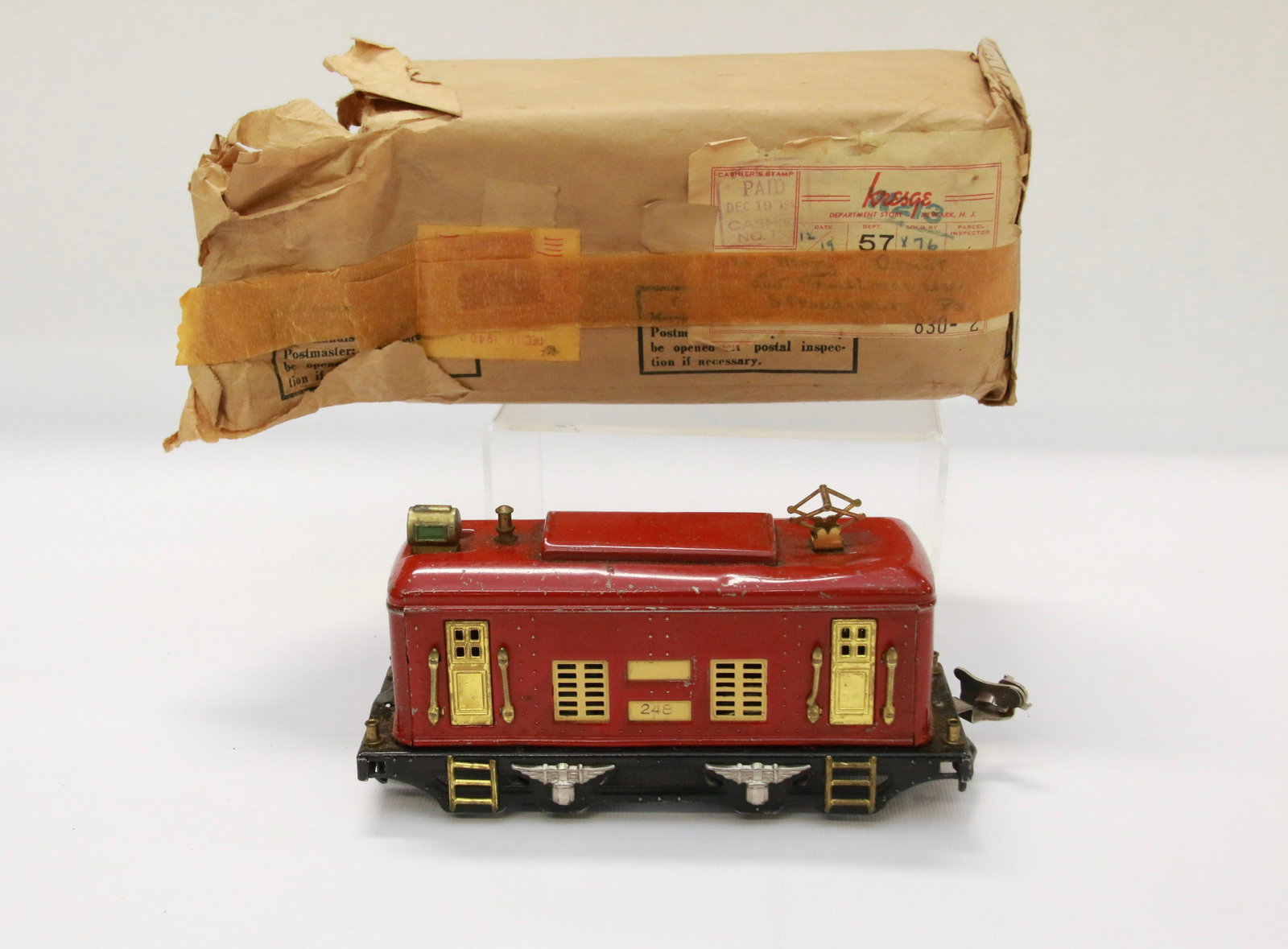 LIONEL PRE-WAR #248 ENGINE LOCOMOTIVE: "O" GAUGE TRACK. HAS ORIGINAL SHIPPING PACKAGING Dimensions: 7" LENGTH
